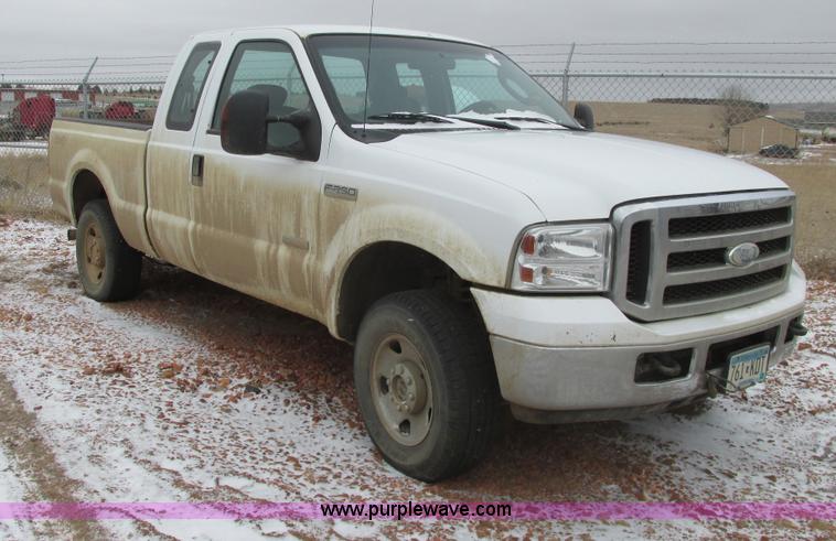 image for item A8655 2006 Ford F250 Super Duty XLT SuperCab pickup truck