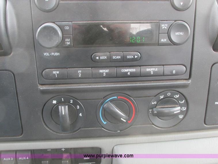 image for item A8655 2006 Ford F250 Super Duty XLT SuperCab pickup truck