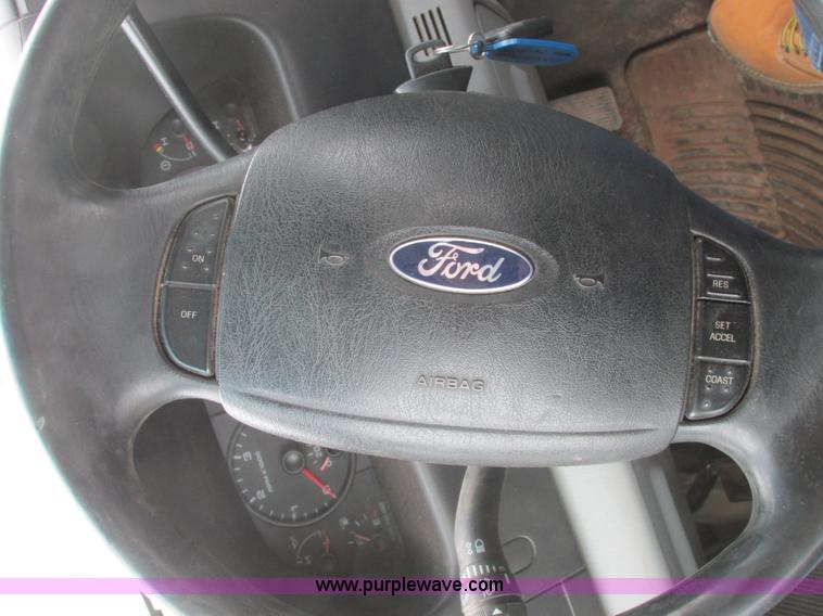 image for item A8655 2006 Ford F250 Super Duty XLT SuperCab pickup truck