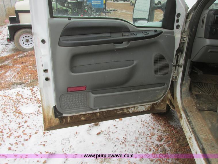 image for item A8655 2006 Ford F250 Super Duty XLT SuperCab pickup truck