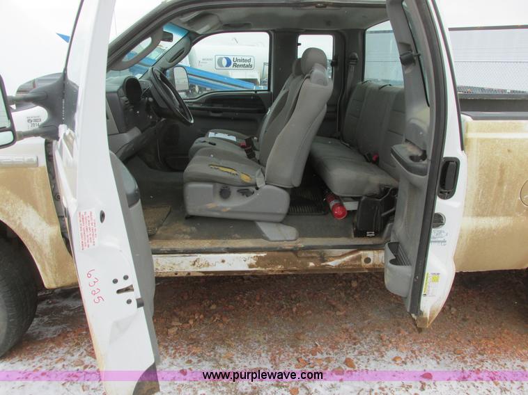image for item A8655 2006 Ford F250 Super Duty XLT SuperCab pickup truck