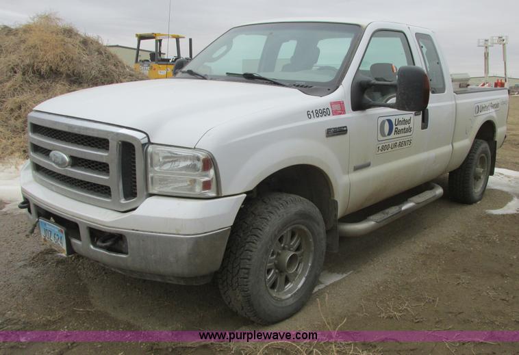 image for item A8657 2006 Ford F250 Super Duty XLT SuperCab pickup truck