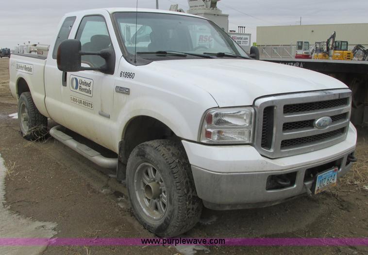 image for item A8657 2006 Ford F250 Super Duty XLT SuperCab pickup truck
