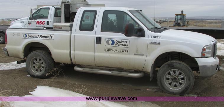 image for item A8657 2006 Ford F250 Super Duty XLT SuperCab pickup truck