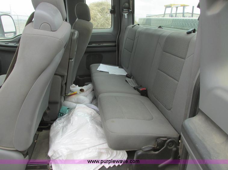 image for item A8657 2006 Ford F250 Super Duty XLT SuperCab pickup truck