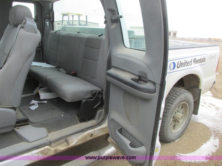 image for item A8657 2006 Ford F250 Super Duty XLT SuperCab pickup truck