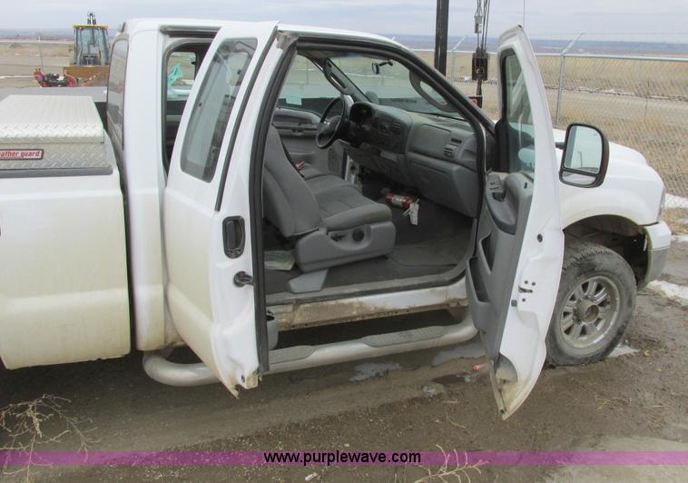 image for item A8657 2006 Ford F250 Super Duty XLT SuperCab pickup truck
