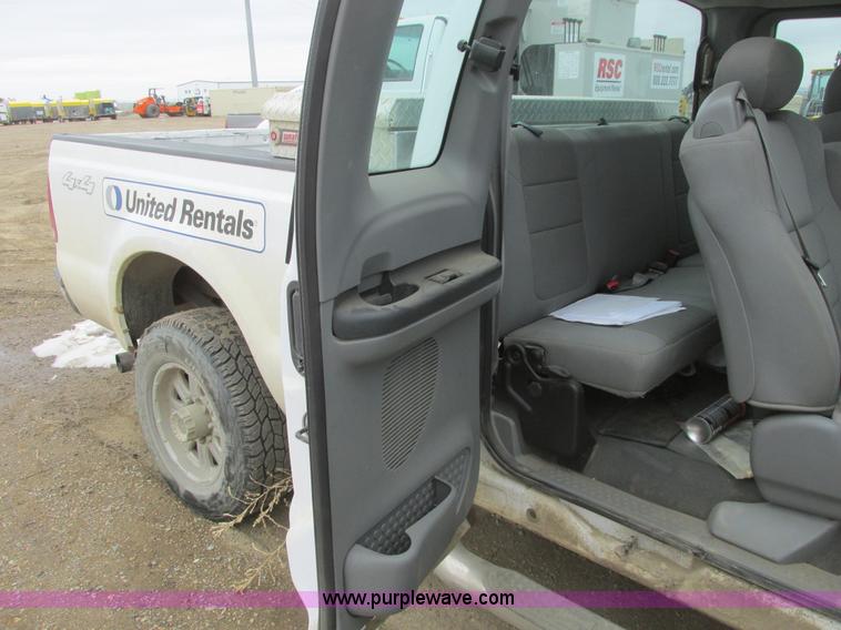 image for item A8657 2006 Ford F250 Super Duty XLT SuperCab pickup truck