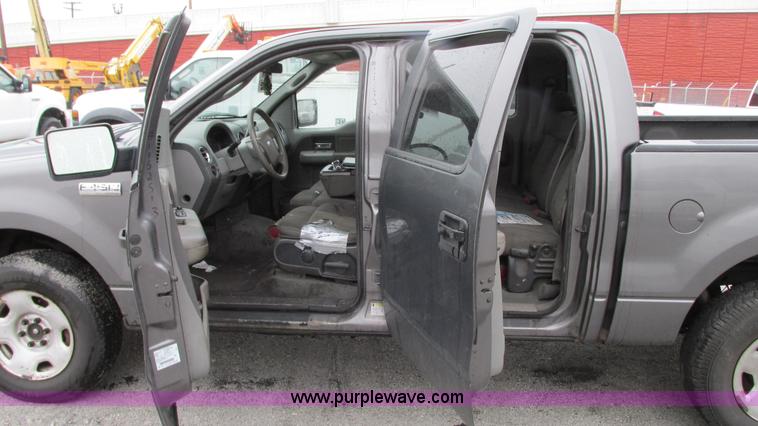 image for item G9135 2005 Ford F150 SuperCrew pickup truck