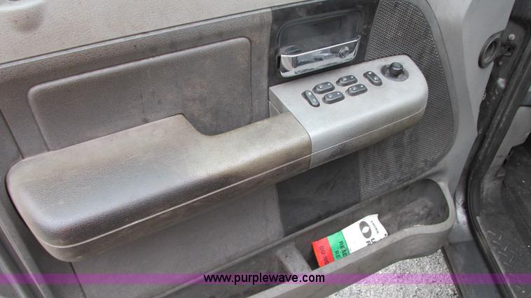 image for item G9135 2005 Ford F150 SuperCrew pickup truck