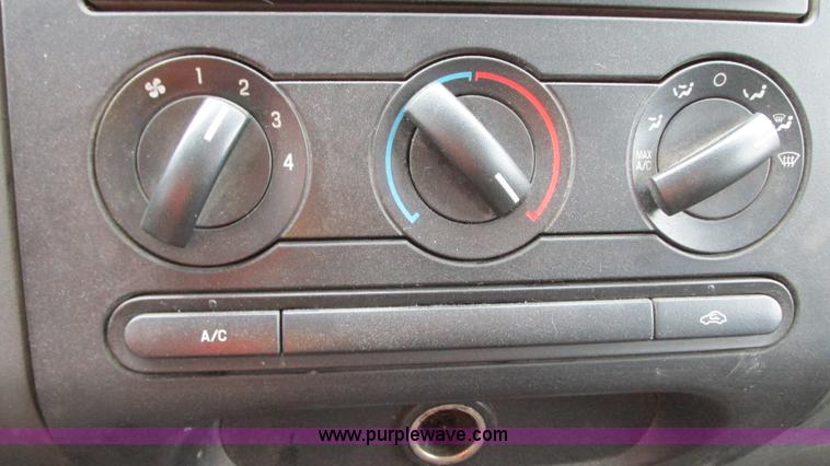 image for item G9135 2005 Ford F150 SuperCrew pickup truck