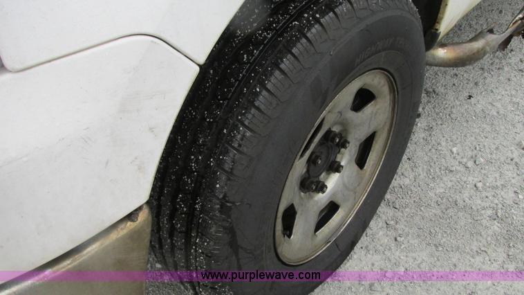 image for item G9138 2004 Ford F150 XLT SuperCrew pickup truck