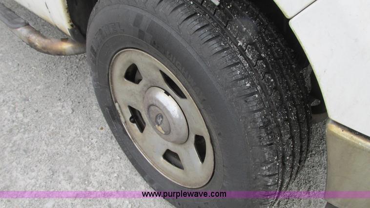 image for item G9138 2004 Ford F150 XLT SuperCrew pickup truck