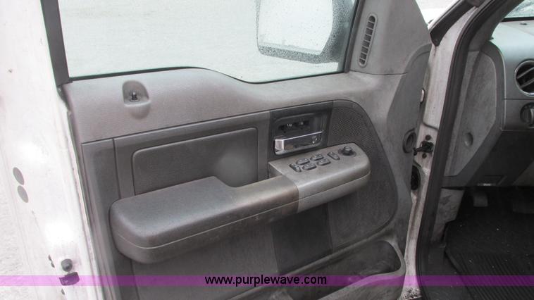 image for item G9138 2004 Ford F150 XLT SuperCrew pickup truck