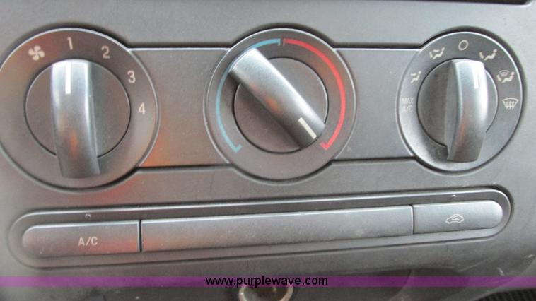 image for item G9138 2004 Ford F150 XLT SuperCrew pickup truck