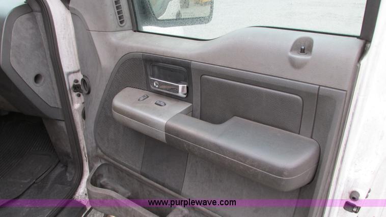 image for item G9138 2004 Ford F150 XLT SuperCrew pickup truck