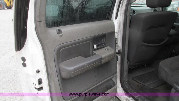 image for item G9138 2004 Ford F150 XLT SuperCrew pickup truck