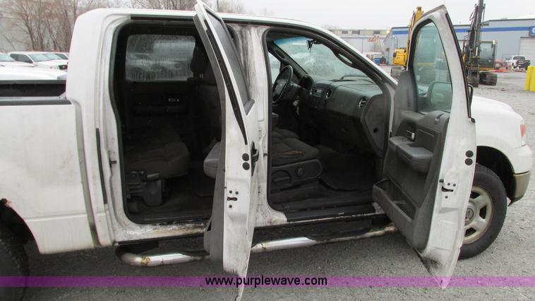 image for item G9138 2004 Ford F150 XLT SuperCrew pickup truck