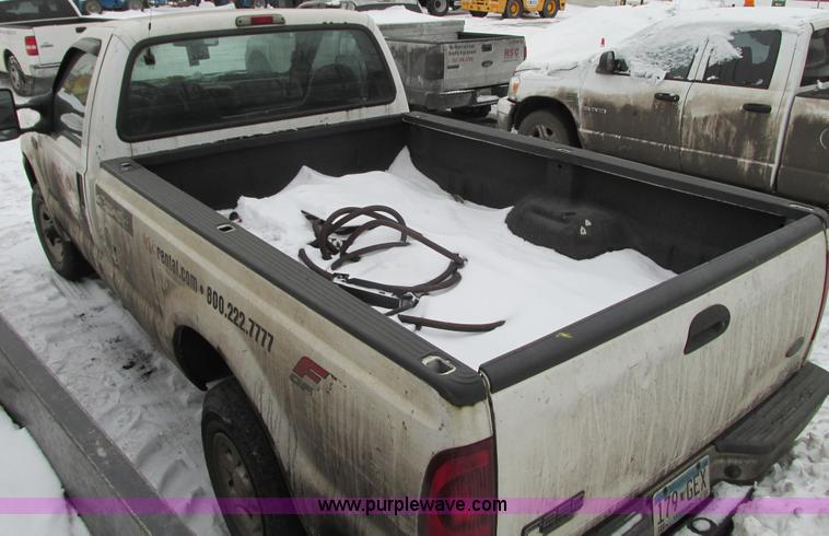 image for item G9143 2004 Ford F250 Super Duty pickup truck