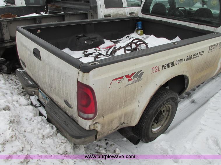 image for item G9143 2004 Ford F250 Super Duty pickup truck