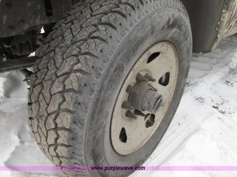 image for item G9143 2004 Ford F250 Super Duty pickup truck