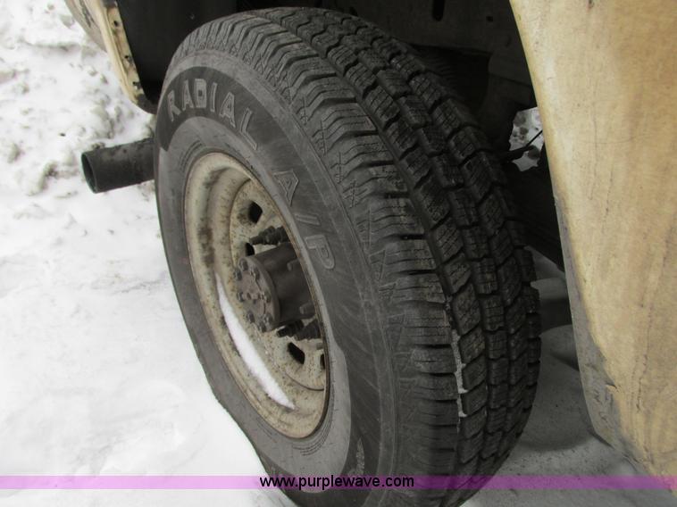 image for item G9143 2004 Ford F250 Super Duty pickup truck