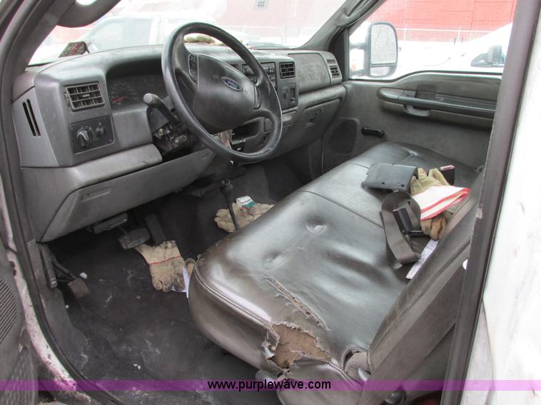 image for item G9143 2004 Ford F250 Super Duty pickup truck