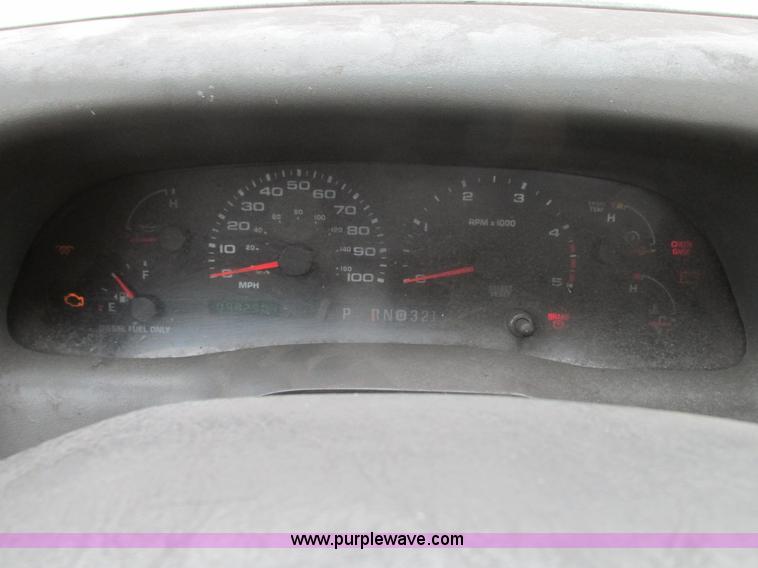 image for item G9143 2004 Ford F250 Super Duty pickup truck