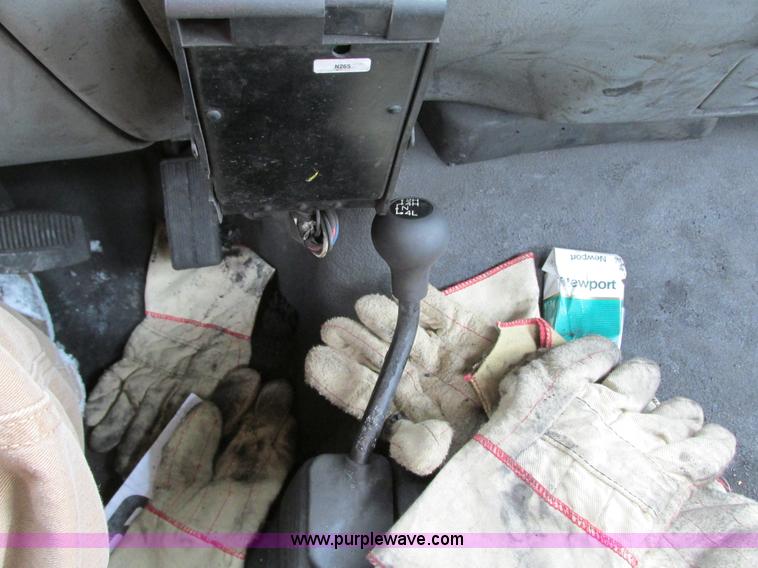 image for item G9143 2004 Ford F250 Super Duty pickup truck