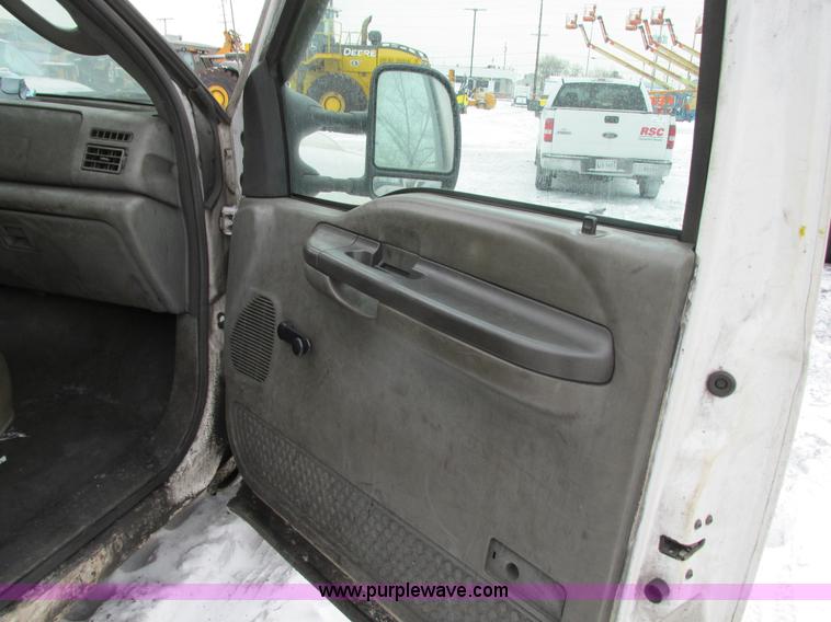 image for item G9143 2004 Ford F250 Super Duty pickup truck