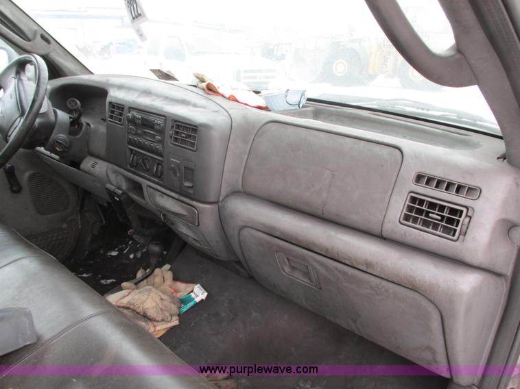 image for item G9143 2004 Ford F250 Super Duty pickup truck