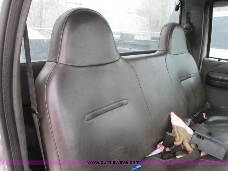 image for item G9143 2004 Ford F250 Super Duty pickup truck