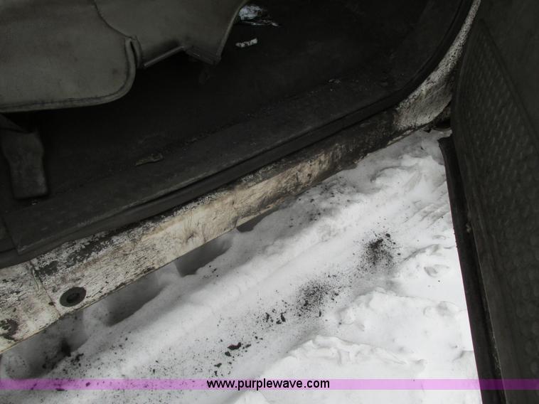 image for item G9143 2004 Ford F250 Super Duty pickup truck