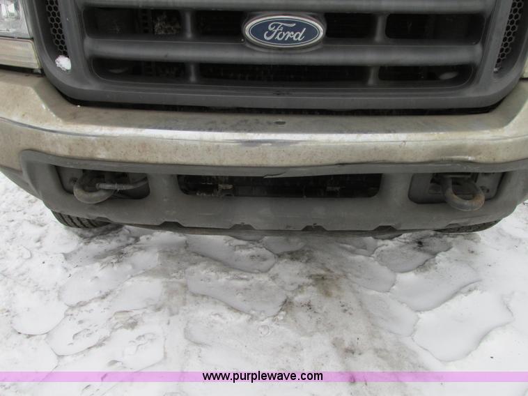 image for item G9143 2004 Ford F250 Super Duty pickup truck