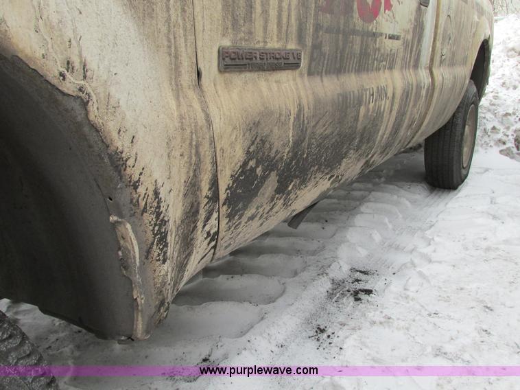 image for item G9143 2004 Ford F250 Super Duty pickup truck