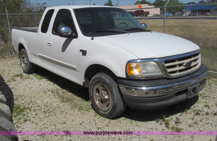 image for item G9522 2002 Ford F150 XLT SuperCab pickup truck