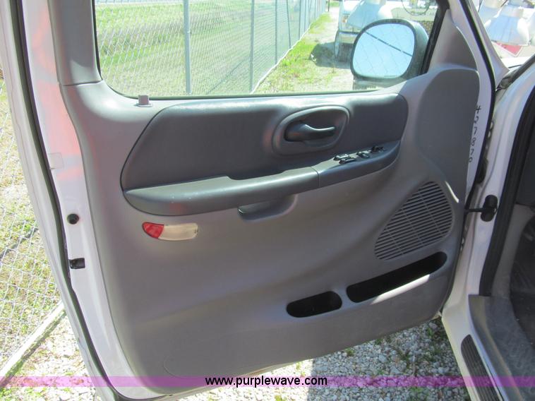 image for item G9522 2002 Ford F150 XLT SuperCab pickup truck