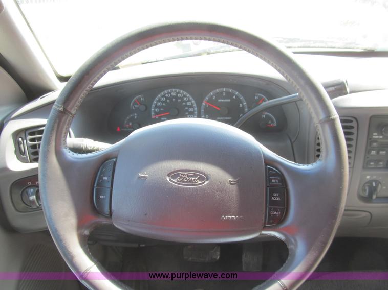 image for item G9522 2002 Ford F150 XLT SuperCab pickup truck