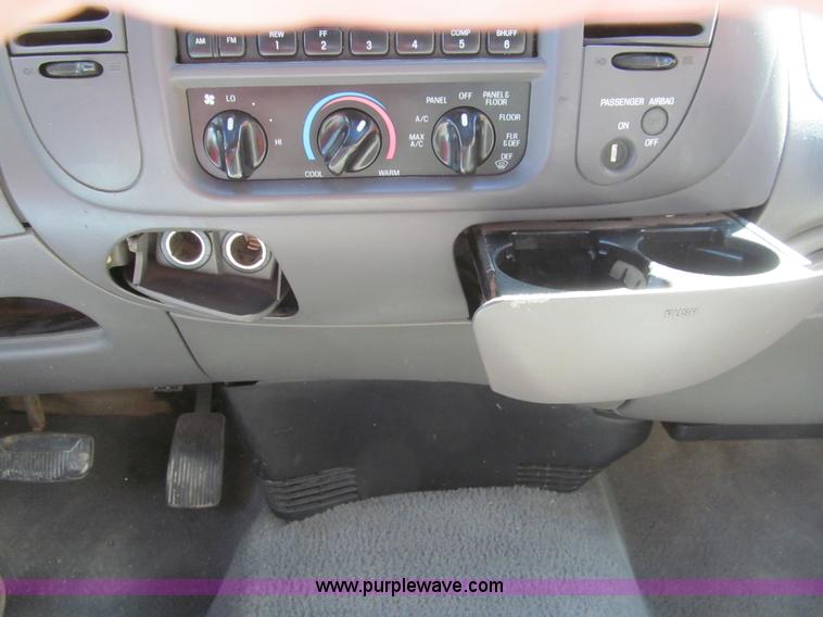 image for item G9522 2002 Ford F150 XLT SuperCab pickup truck