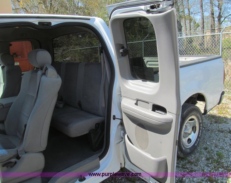 image for item G9522 2002 Ford F150 XLT SuperCab pickup truck