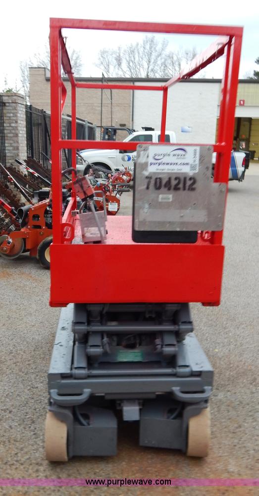 image for item H3469 2007 Sky Jack SJIII 3219 scissor lift