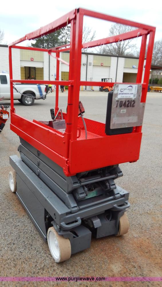 image for item H3469 2007 Sky Jack SJIII 3219 scissor lift