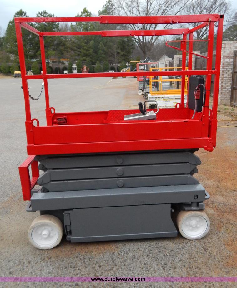 image for item H3469 2007 Sky Jack SJIII 3219 scissor lift