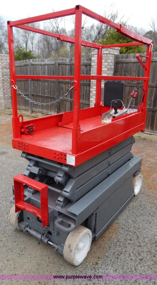 image for item H3469 2007 Sky Jack SJIII 3219 scissor lift