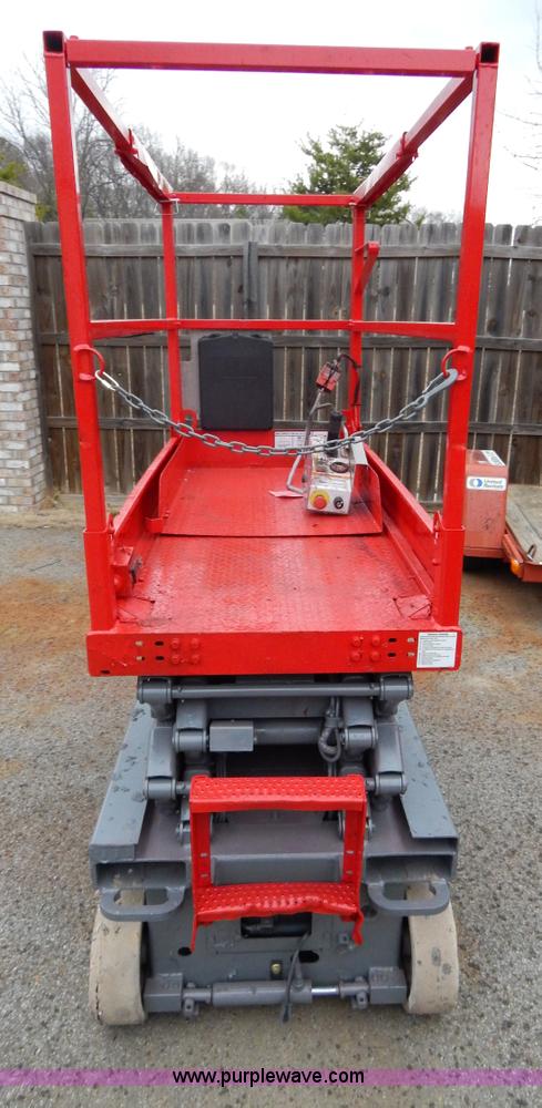 image for item H3469 2007 Sky Jack SJIII 3219 scissor lift