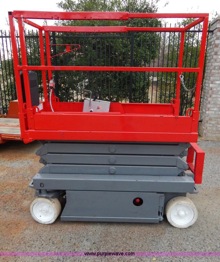 image for item H3469 2007 Sky Jack SJIII 3219 scissor lift