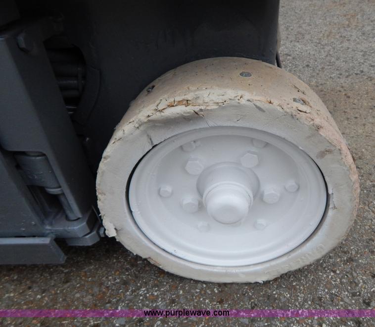 image for item H3469 2007 Sky Jack SJIII 3219 scissor lift