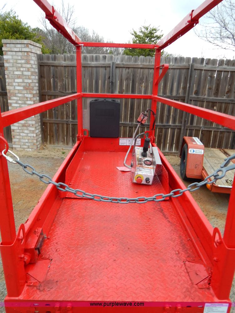 image for item H3469 2007 Sky Jack SJIII 3219 scissor lift