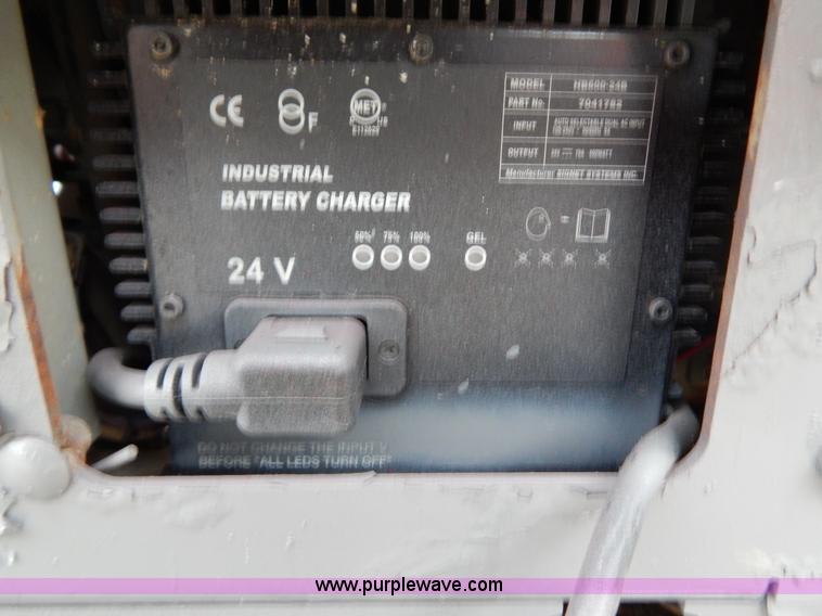 image for item H3469 2007 Sky Jack SJIII 3219 scissor lift