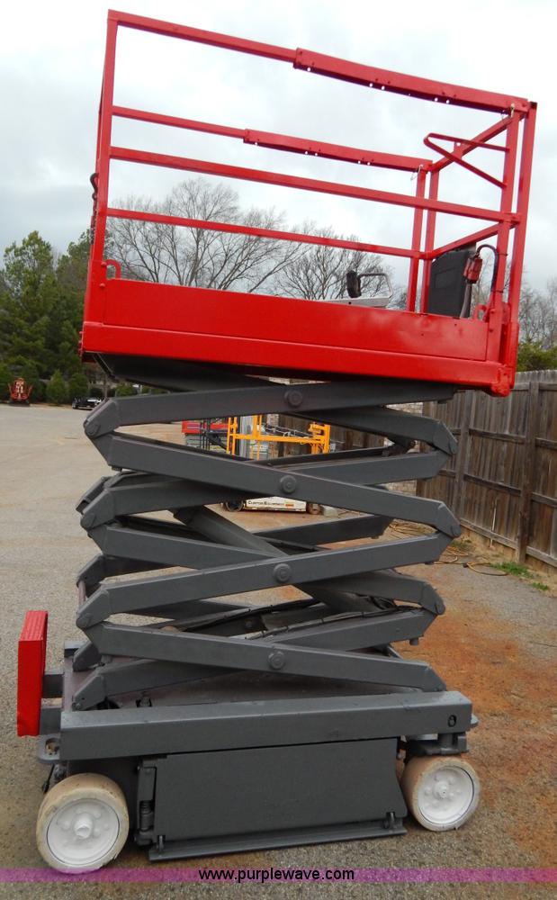 image for item H3469 2007 Sky Jack SJIII 3219 scissor lift